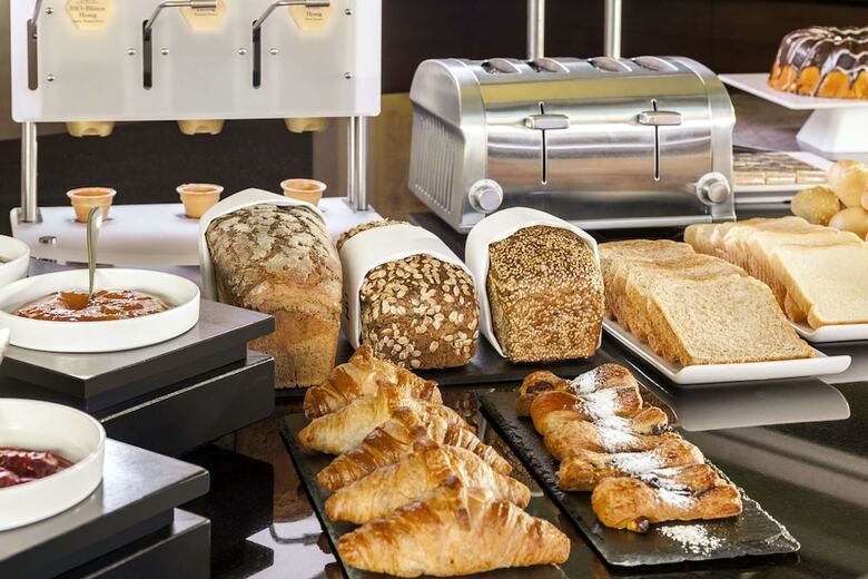 Hotel NH Collection Santiago Casacostanera
