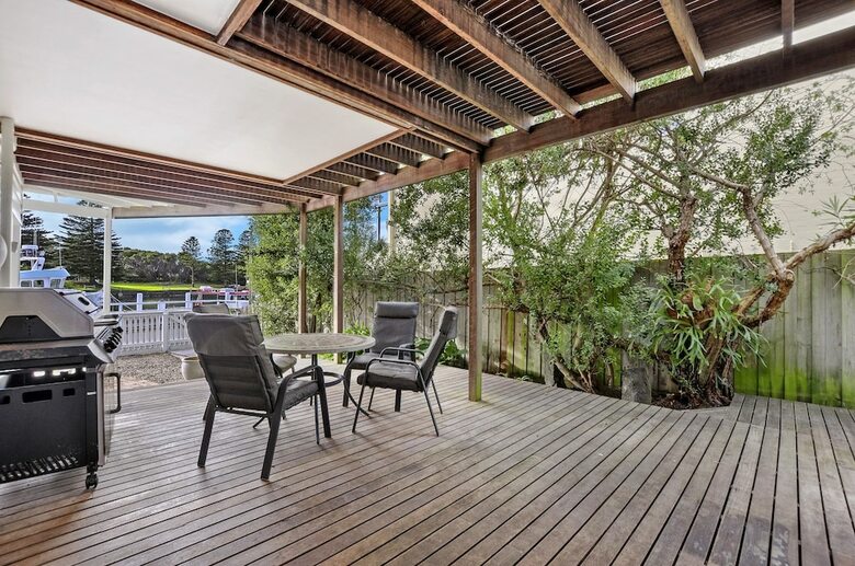 Boathouse Apartment