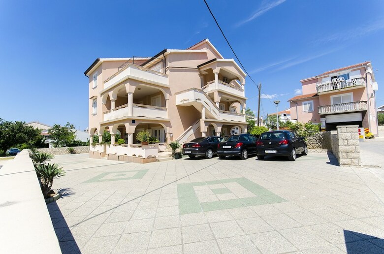 Apartments Biserka