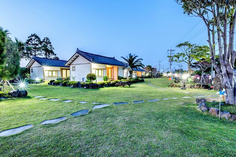 Hotel Stone Statue Village Hanok