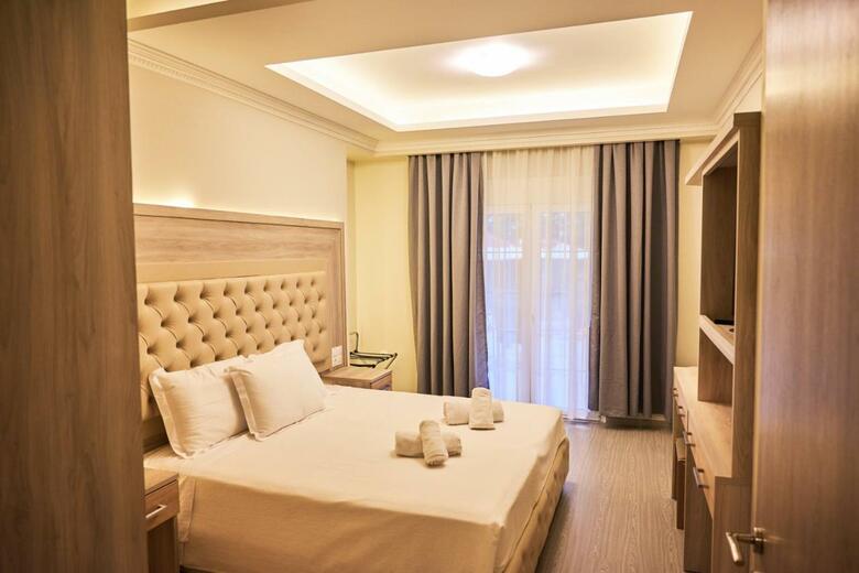 Famissi Eden Hotel