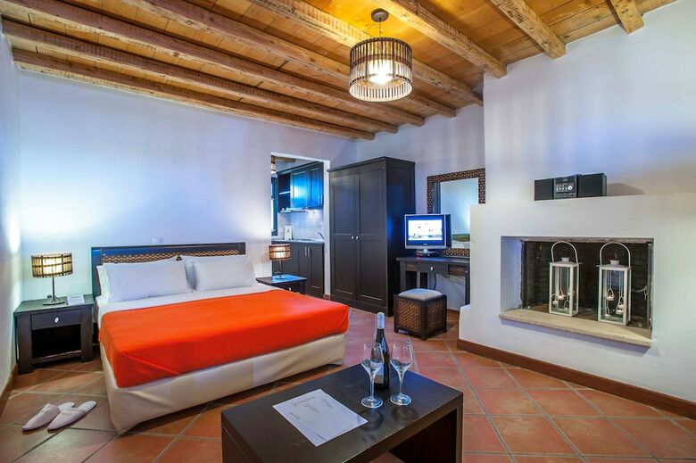 Hotel The Varos Residences