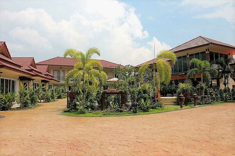 Hotel Baan Sooksiri Bangsaray