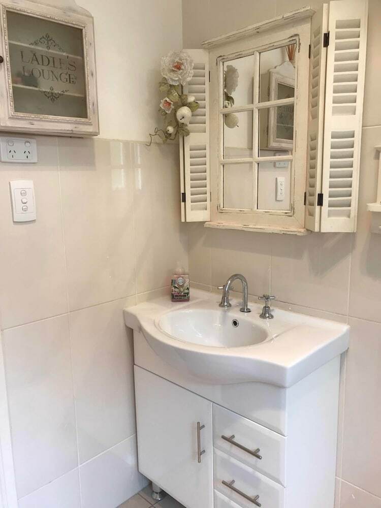Azalea Cedar-rose Villa