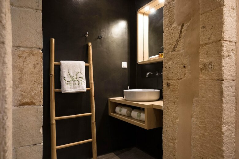 Hotel J&g Suites