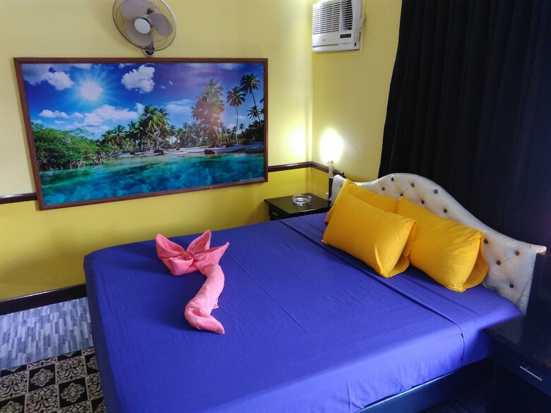 Hotel Mango's Beachfront Resort