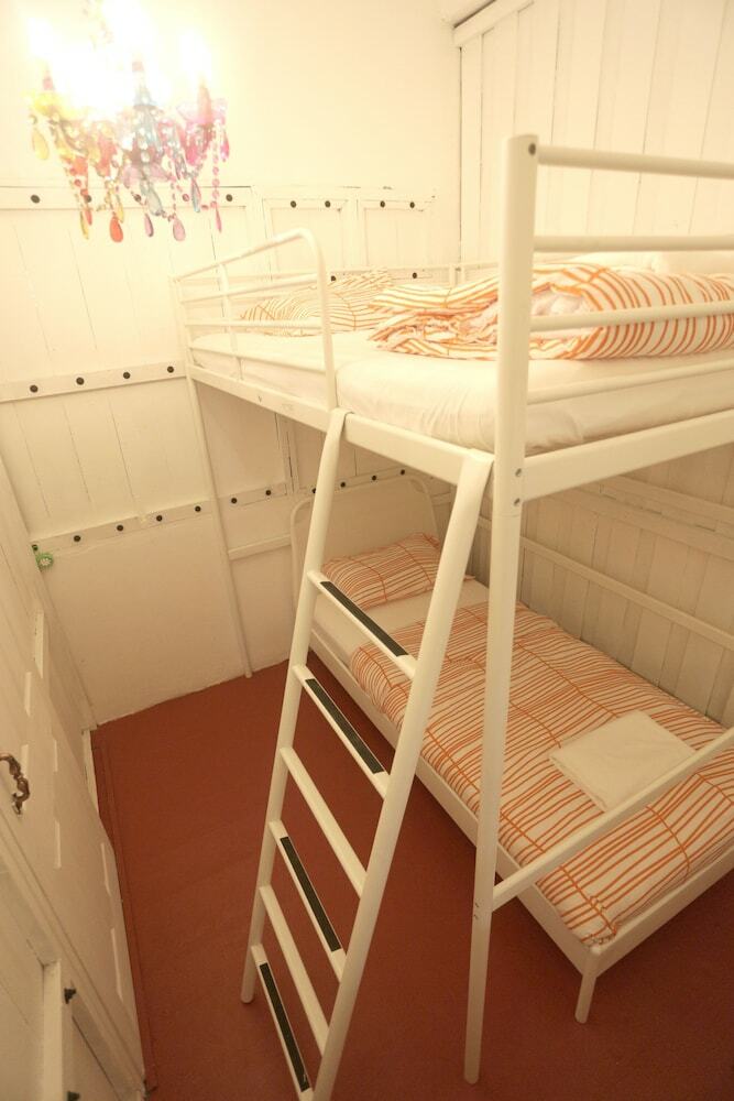 Hostal Tiger Lily Hostel