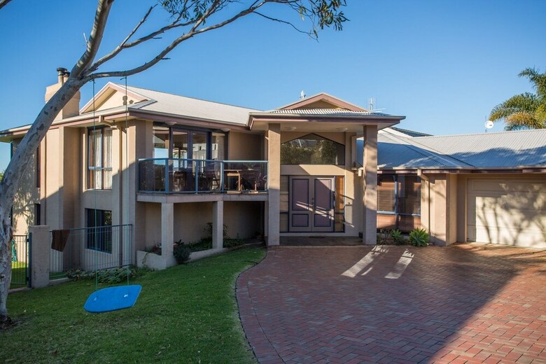 Tura Beach House On Pacific Way