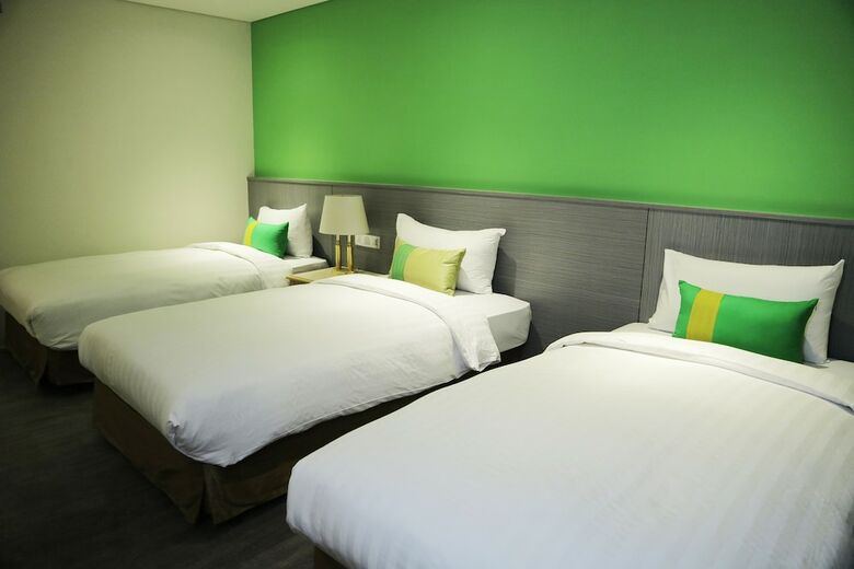 Green World Triplebeds Hotel