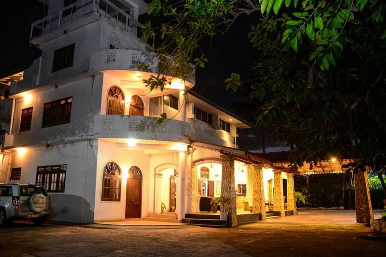 Hotel Shanthi Beach Resort