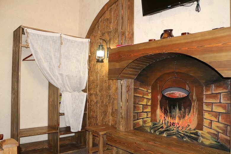 Hostal Gostiny Dvor Hotel - Hostel
