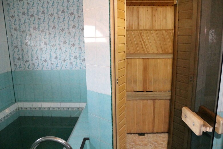 Hostal Gostiny Dvor Hotel - Hostel