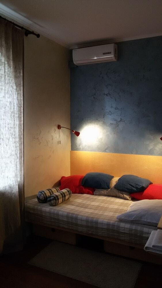 Hostal Gostiny Dvor Hotel - Hostel