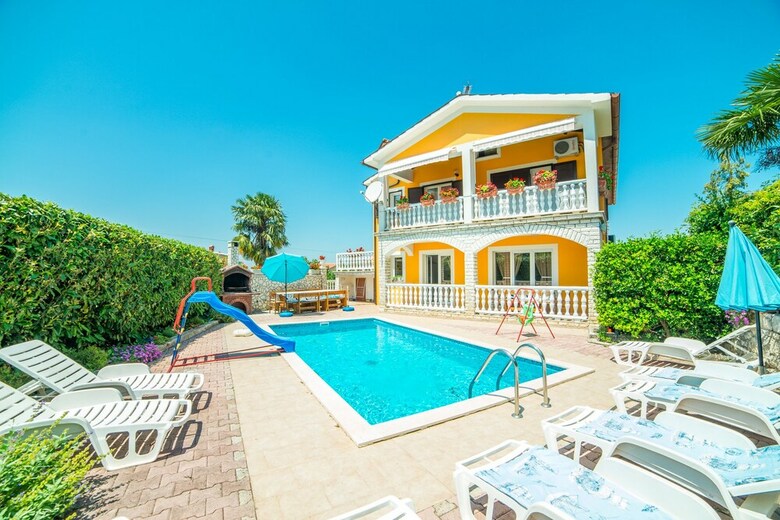 Vacation Pool Apartments