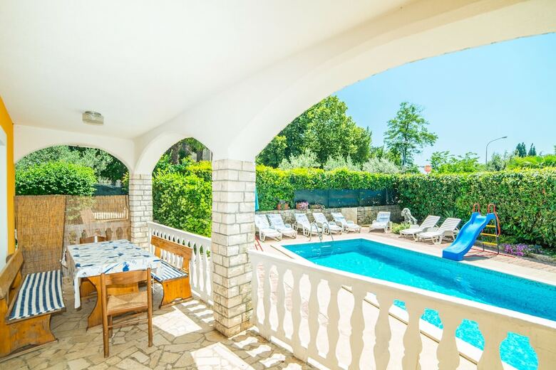 Vacation Pool Apartments