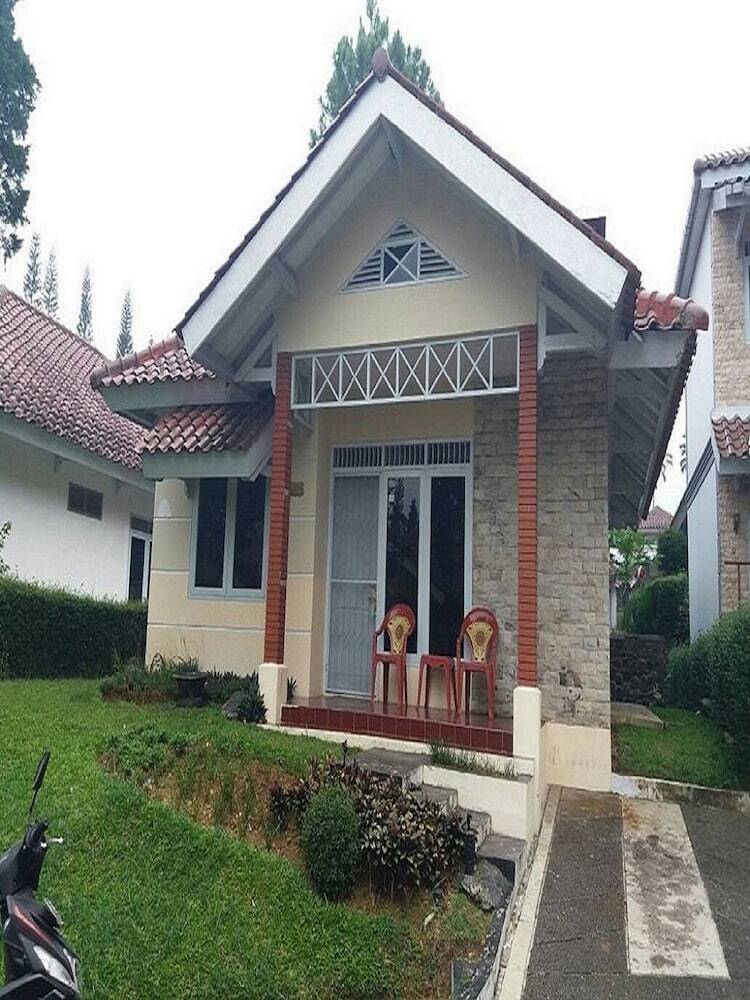 Villa Kota Bunga Tulip