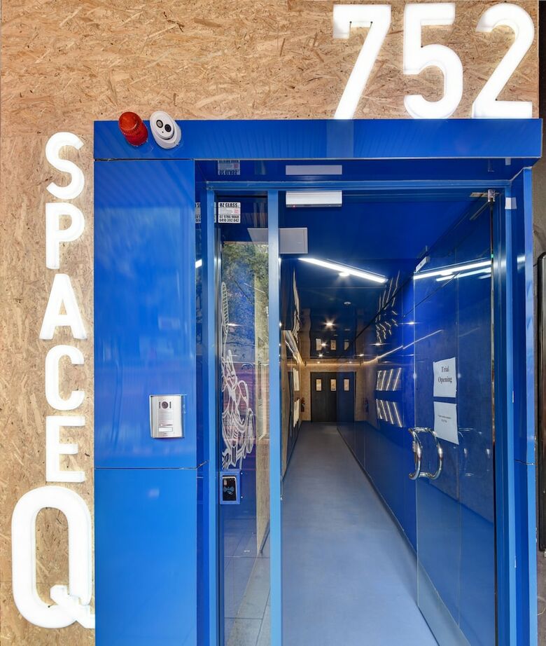 Space Q Capsule Hotel