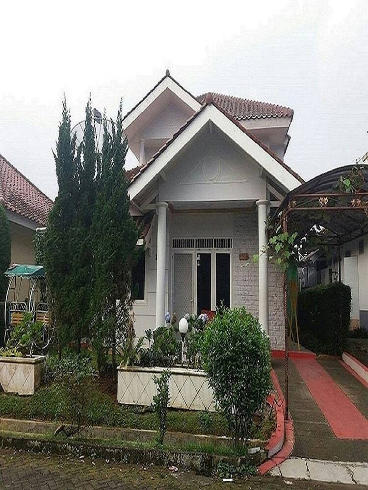 Villa Kota Bunga Mawar