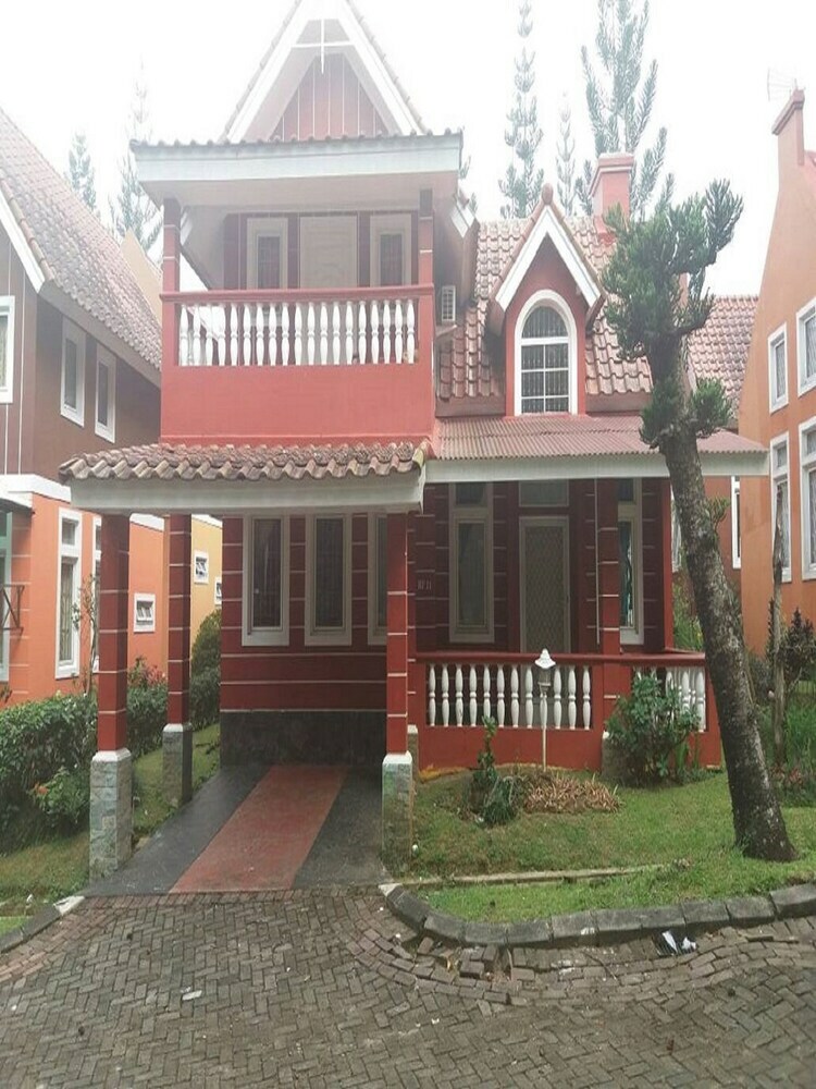 Villa Kota Bunga Mawar