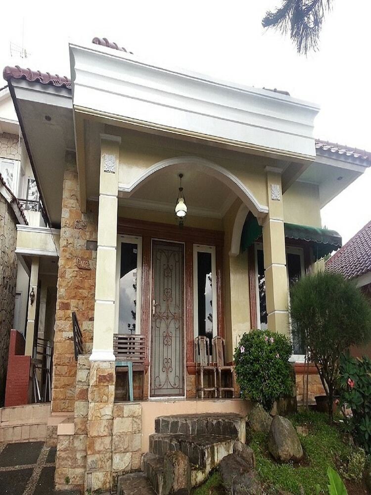 Villa Kota Bunga Mawar