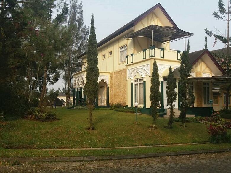 Villa Kota Bunga Allamanda