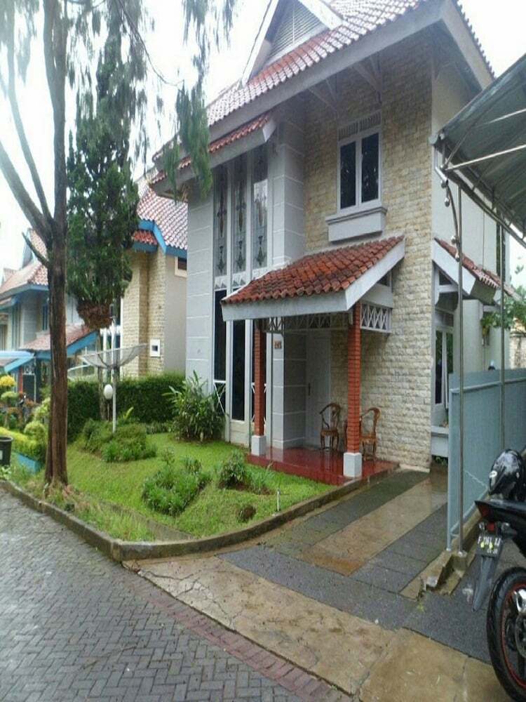 Villa Kota Bunga Sakura