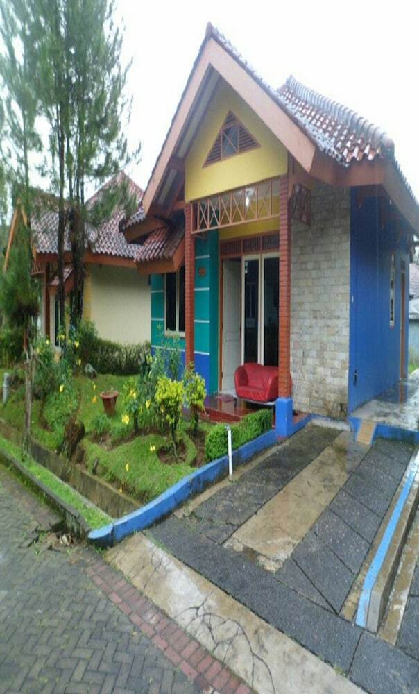 Villa Kota Bunga Dahlia