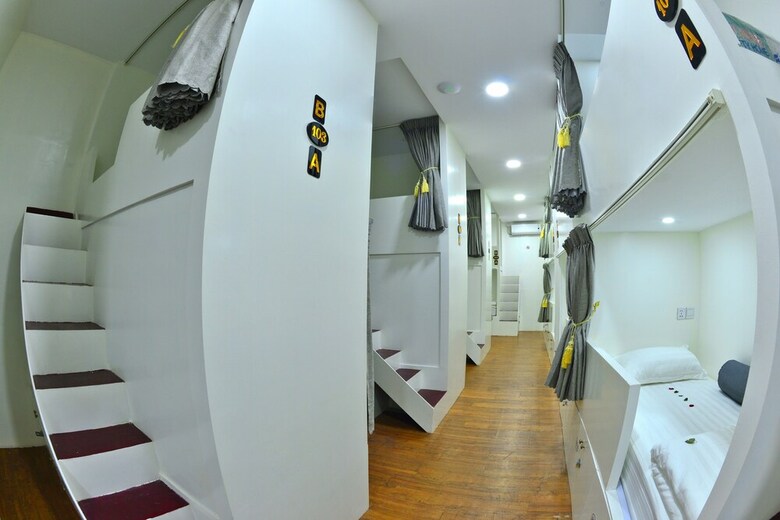 Hostal Backpacker Hostel - Adults Only