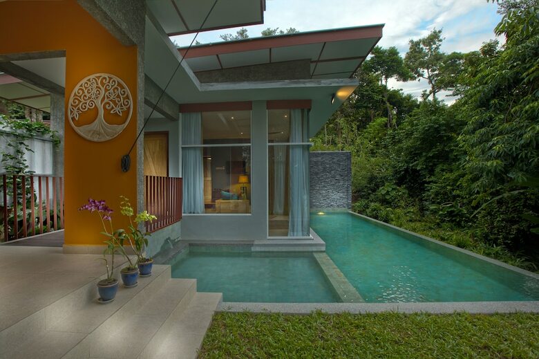 Hotel Ambong Pool Villas