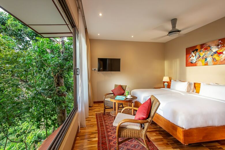 Hotel Ambong Pool Villas