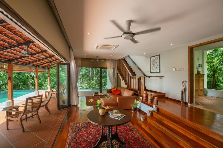 Hotel Ambong Pool Villas