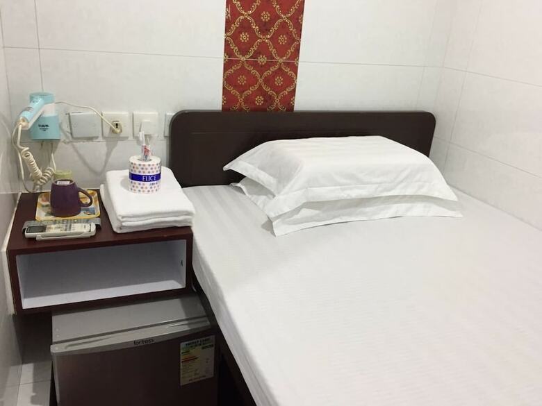 Gold Sparrow Hotel
