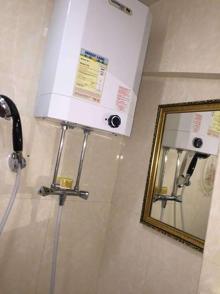 Gold Sparrow Hotel