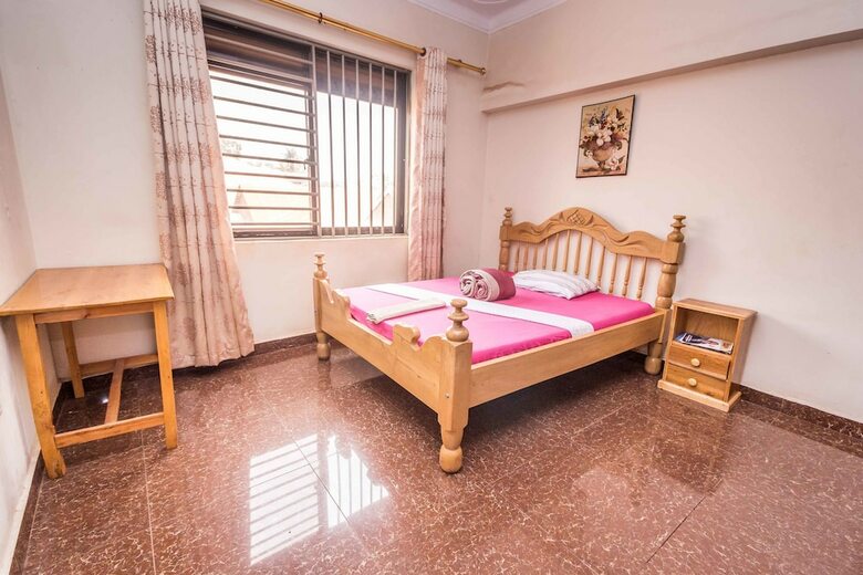 Giraffe Park Hotel