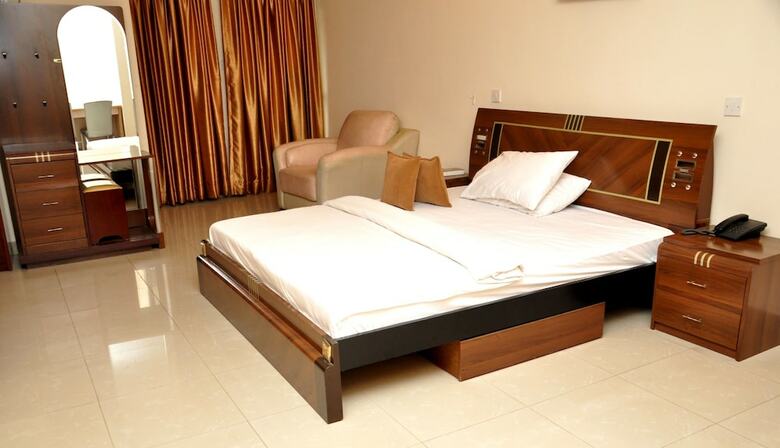 Hotel The Habitat Suites & Apartments