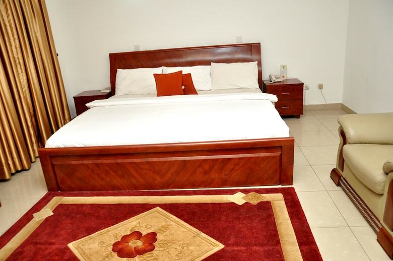 Hotel The Habitat Suites & Apartments