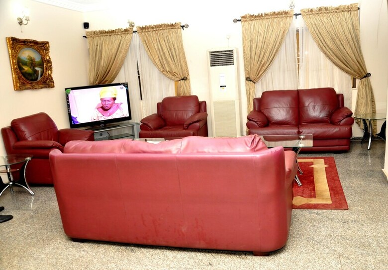 Hotel The Habitat Suites & Apartments