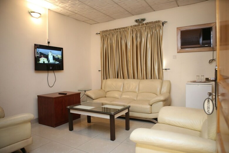 Hotel The Habitat Suites & Apartments