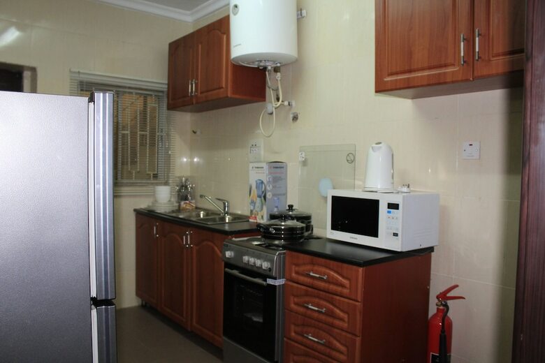 Hotel The Habitat Suites & Apartments