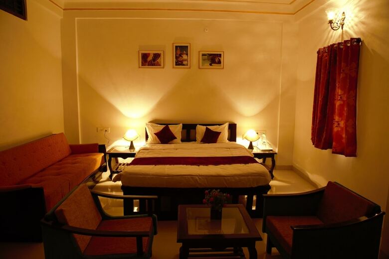 Hotel Nahargarh Palace