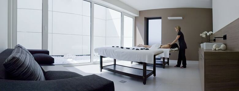 Carbon Hotel - Different Hotels