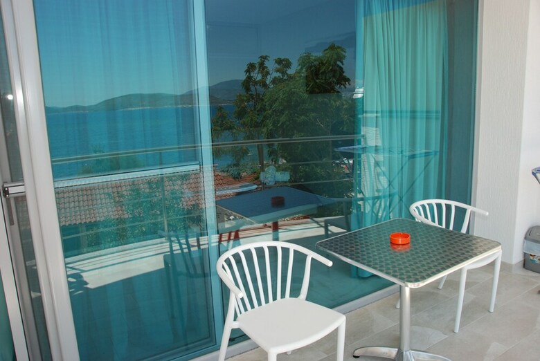 Hotel Oceanic Overview Suites