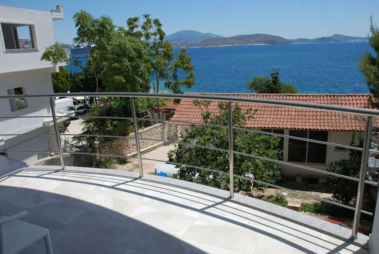 Hotel Oceanic Overview Suites