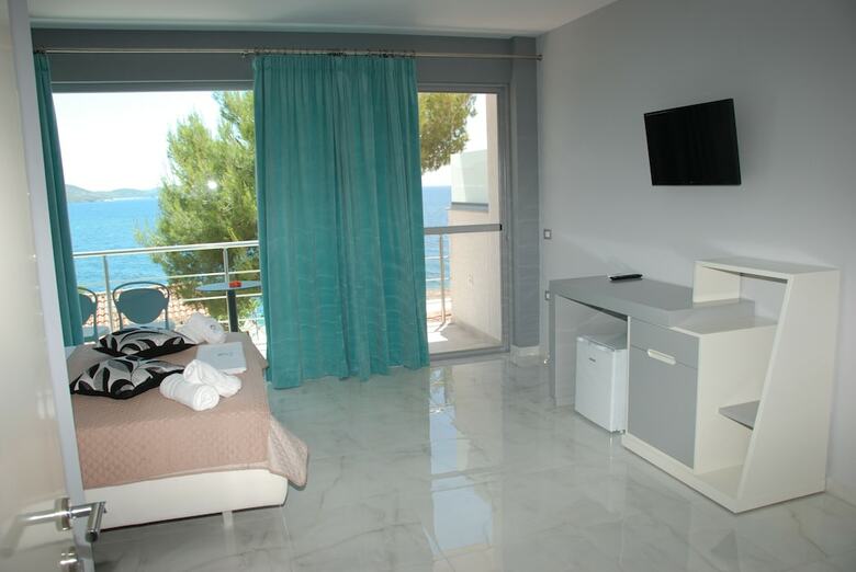 Hotel Oceanic Overview Suites