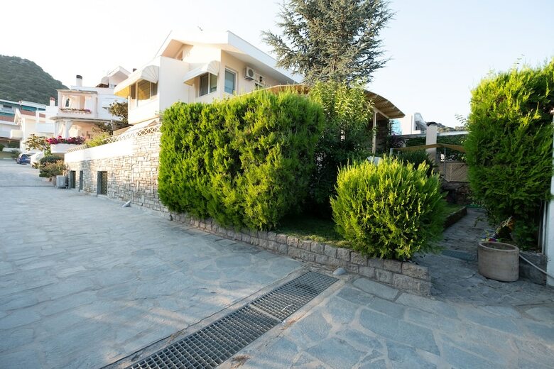 Blue Crystal Villa