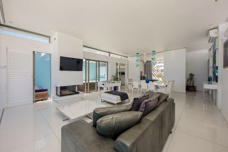 15 Views Penthouse - One Bedroom Apartment, Sleeps 2