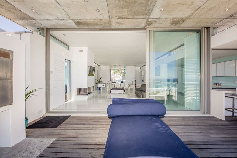 15 Views Penthouse - One Bedroom Apartment, Sleeps 2