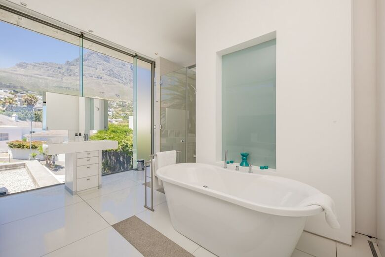 15 Views Penthouse - One Bedroom Apartment, Sleeps 2