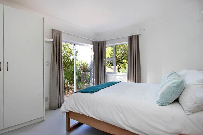 Bungalow On 4th - Three Bedroom House, Sleeps 6