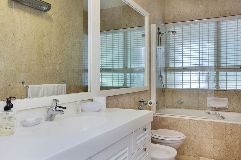 Clifton Attina - Two Bedroom Apartment, Sleeps 4